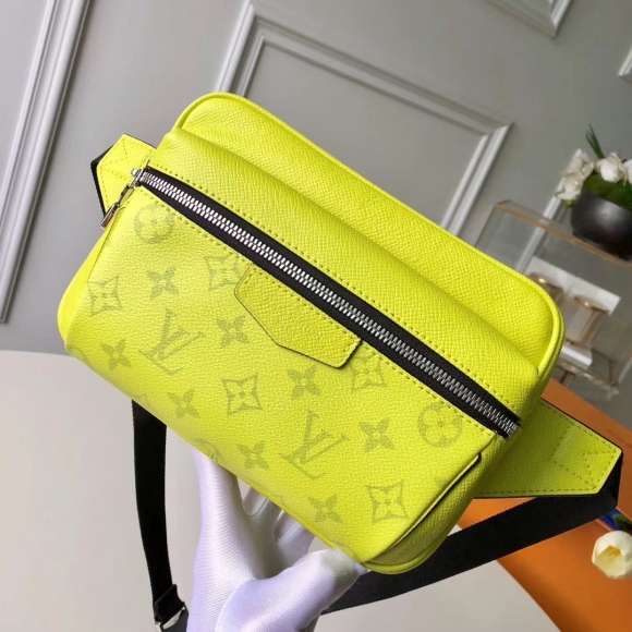 louis vuitton Outdoor Bumbag yellow in taiga leather M30251
